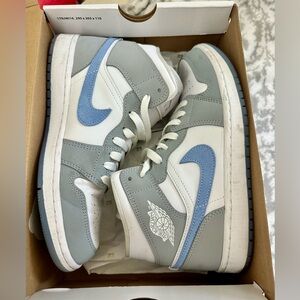 Nike Women's Size 8 / Men’s Size 6Air Jordan 1 Mid / WHITE / ALUMINUM-WOLF GREY